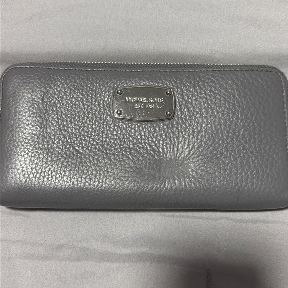 Michael Kors Gray Leather Wallet - Picture 1 of 3
